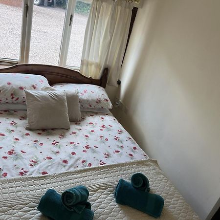 Beautiful 1-Bed House In Gloucestershire Westbury on Severn Esterno foto